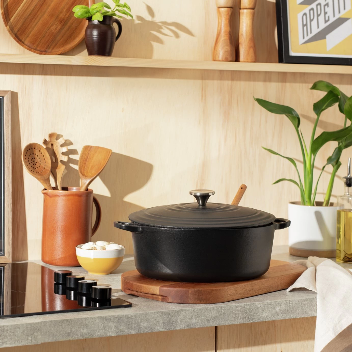 Habitat 4.7 Litre Oval Cast Iron Casserole Dish - Black - Image 2