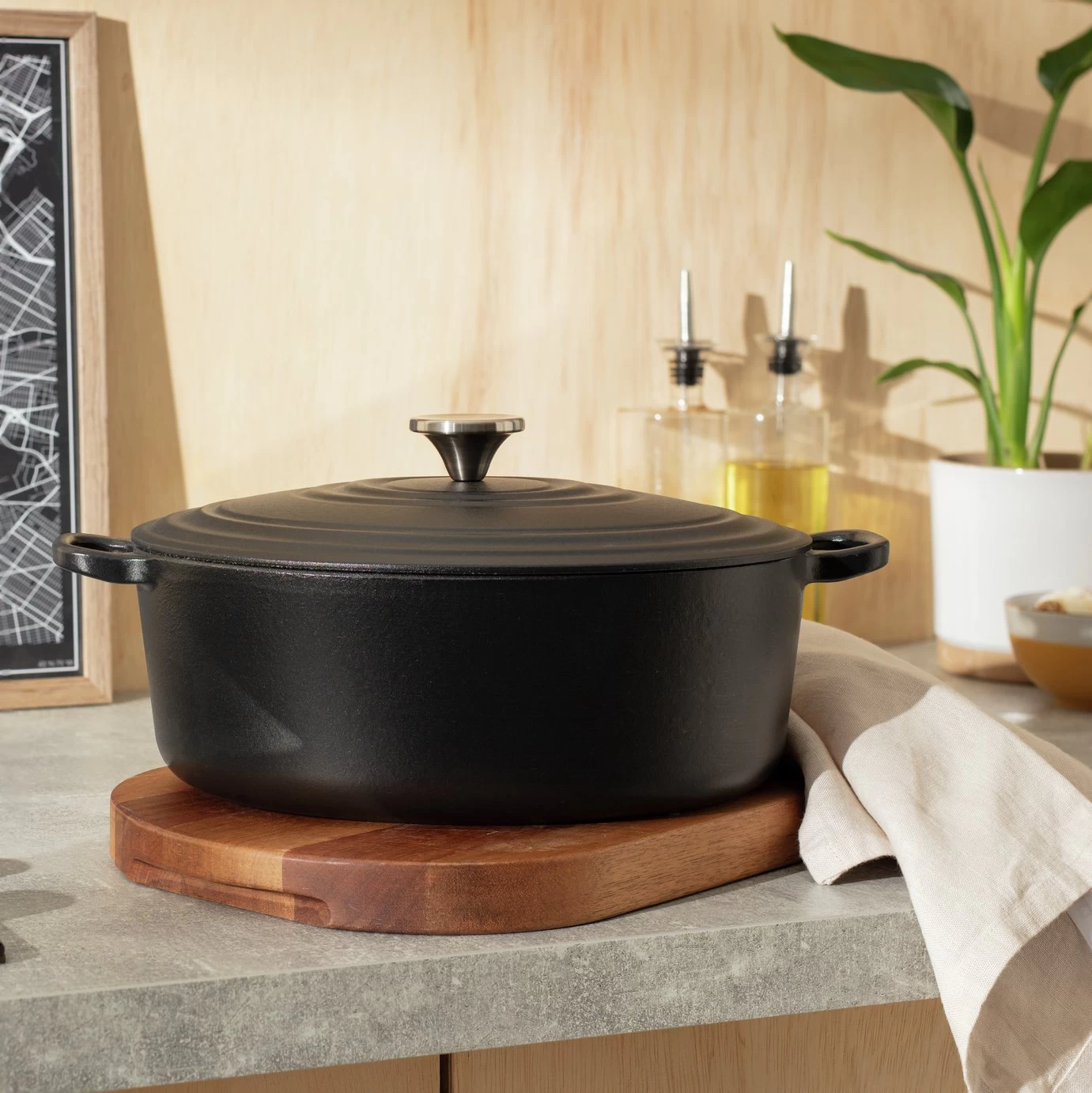 Habitat 4.7 Litre Oval Cast Iron Casserole Dish - Black - Image 6