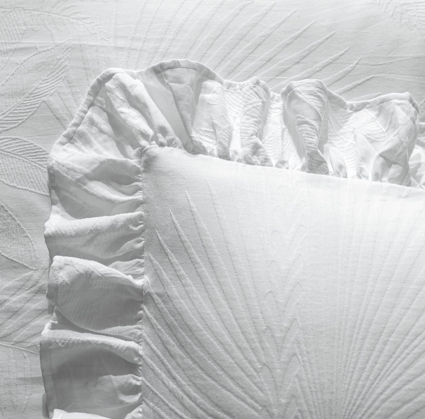 Habitat Cotton 180TC Leaf Matelasse White Bedding - Double - Image 4