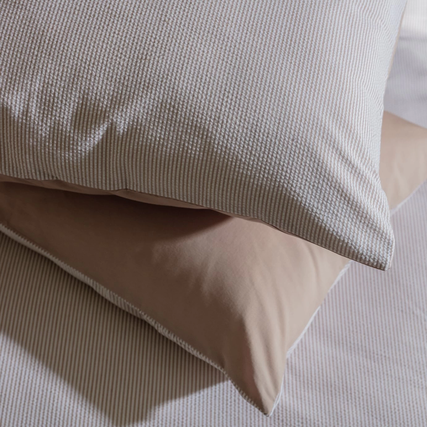 Habitat Retreat Striped Blush & White Bedding Set - Single - Image 2