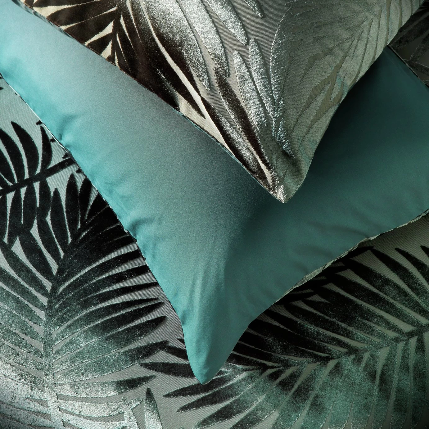 Habitat Feather Velvet Green Bedding Set - Double - Image 4